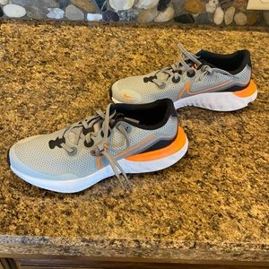 Nike gray boys youth tennis shoes
